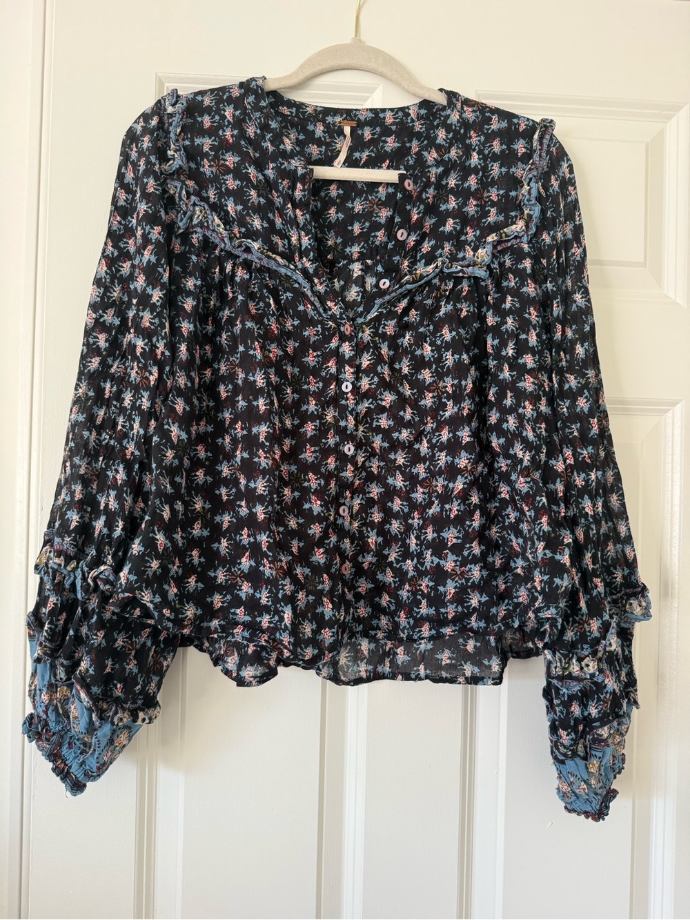 Free People Cropped Black Printed Shirt size Small - Picture 1 of 4